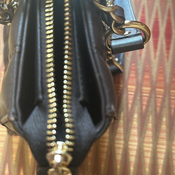 St John leather quilted luxury handbag in chocolate brown. 3 inside pockets. - Picture 9 of 9